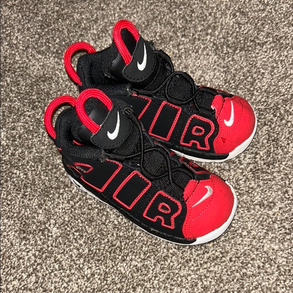 Nike Kids Sneakers Red and Black - Picture 1 of 1